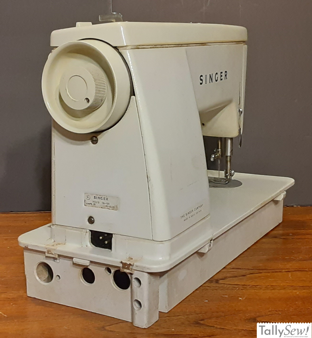 Singer 418 Stylist sewing machine from the right end