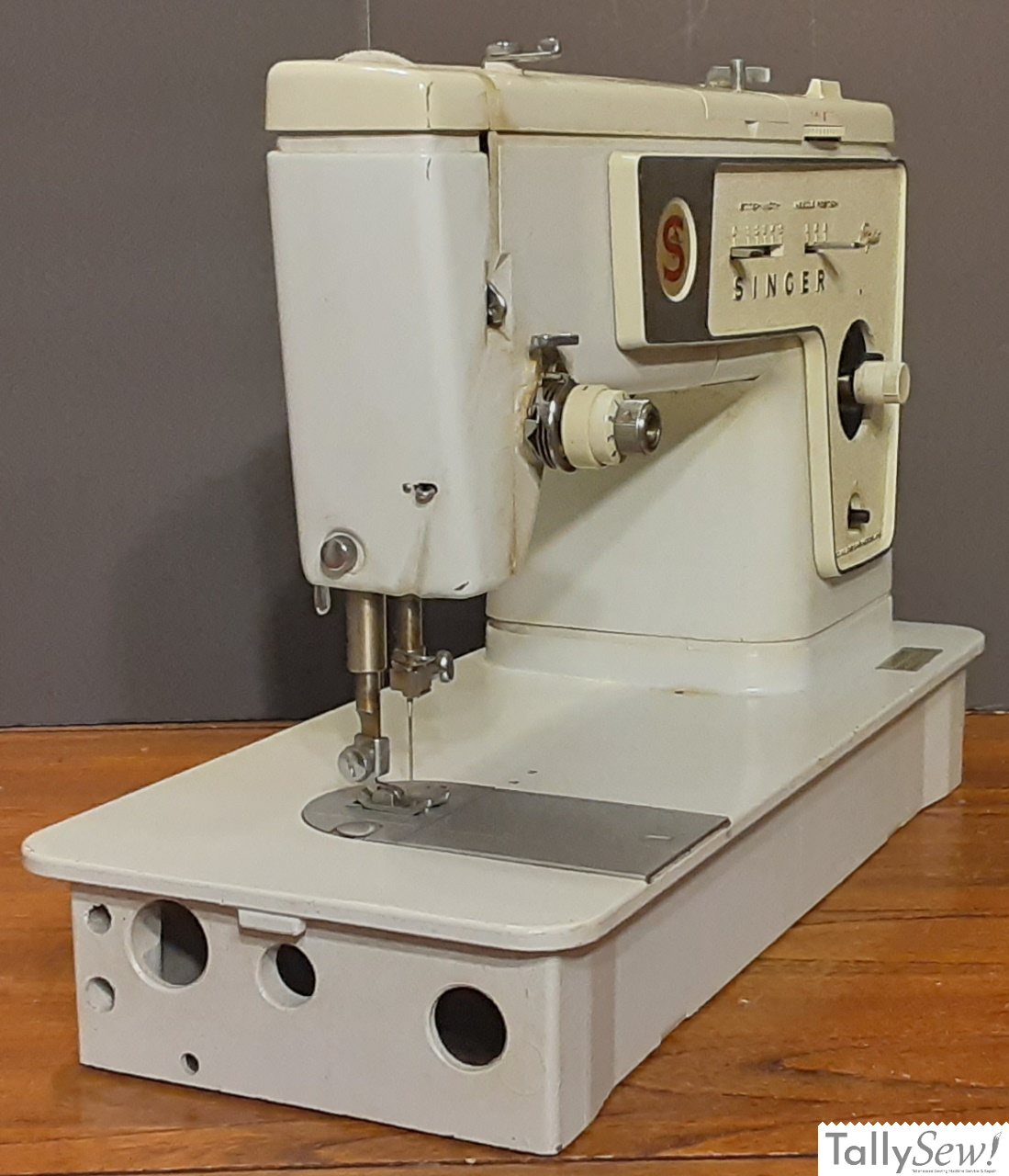 Singer 418 Stylist sewing machine from the left end