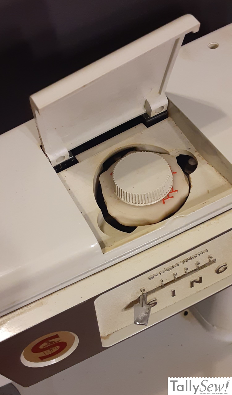 Singer 418 Stylist with the Flexi Stitch cam cover open