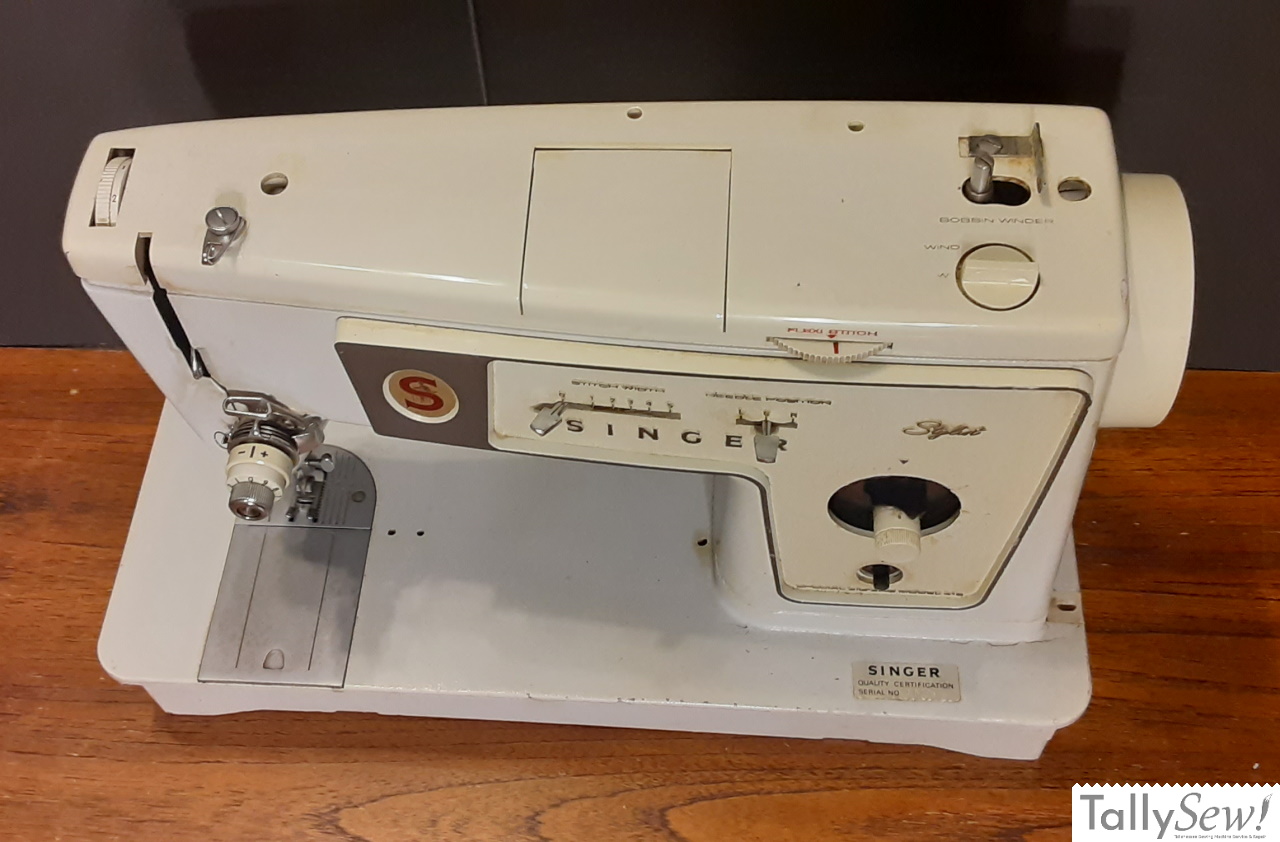 Singer 418 Stylist from the top showing the cam door in it's closed position