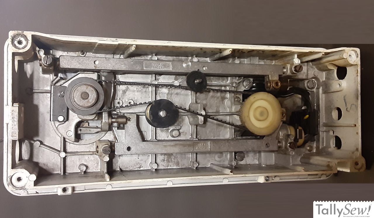 Singer 418 Stylist from below with the botton cover removed