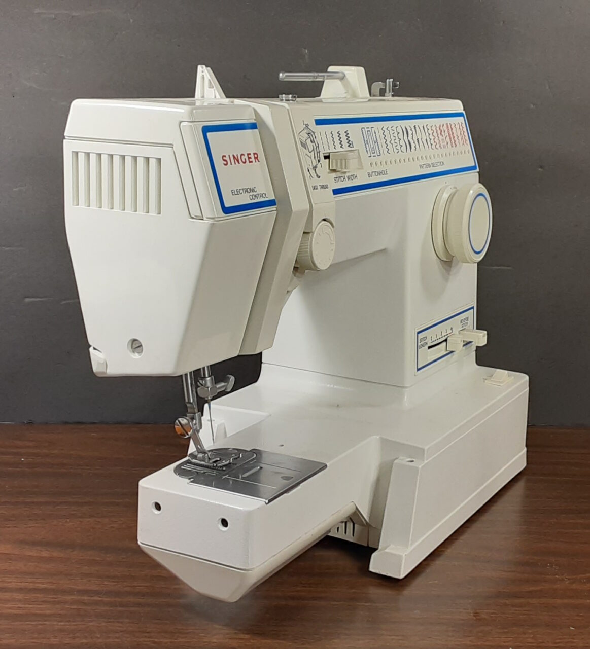 Singer 5932 sewing machine from the left end showing off the free arm