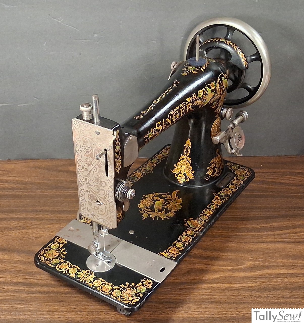 Left end view of a 1910 Singer model 27