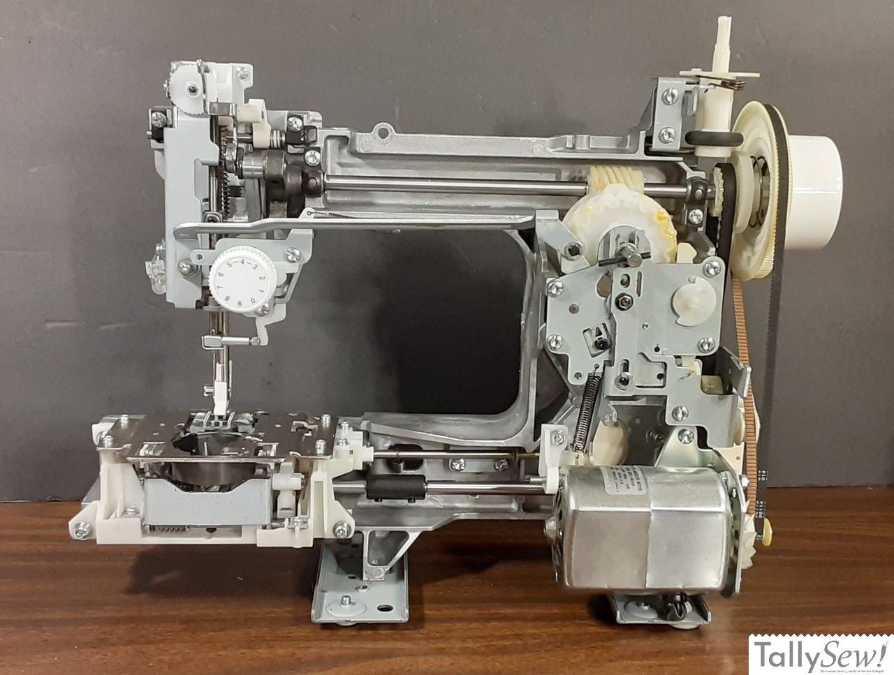 Brother JX2517 sewing machine with its outer plastic shell removed, Photo taken from the front of the machine