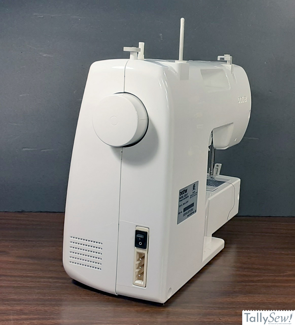 Brother JX2517 sewing machine from the right end