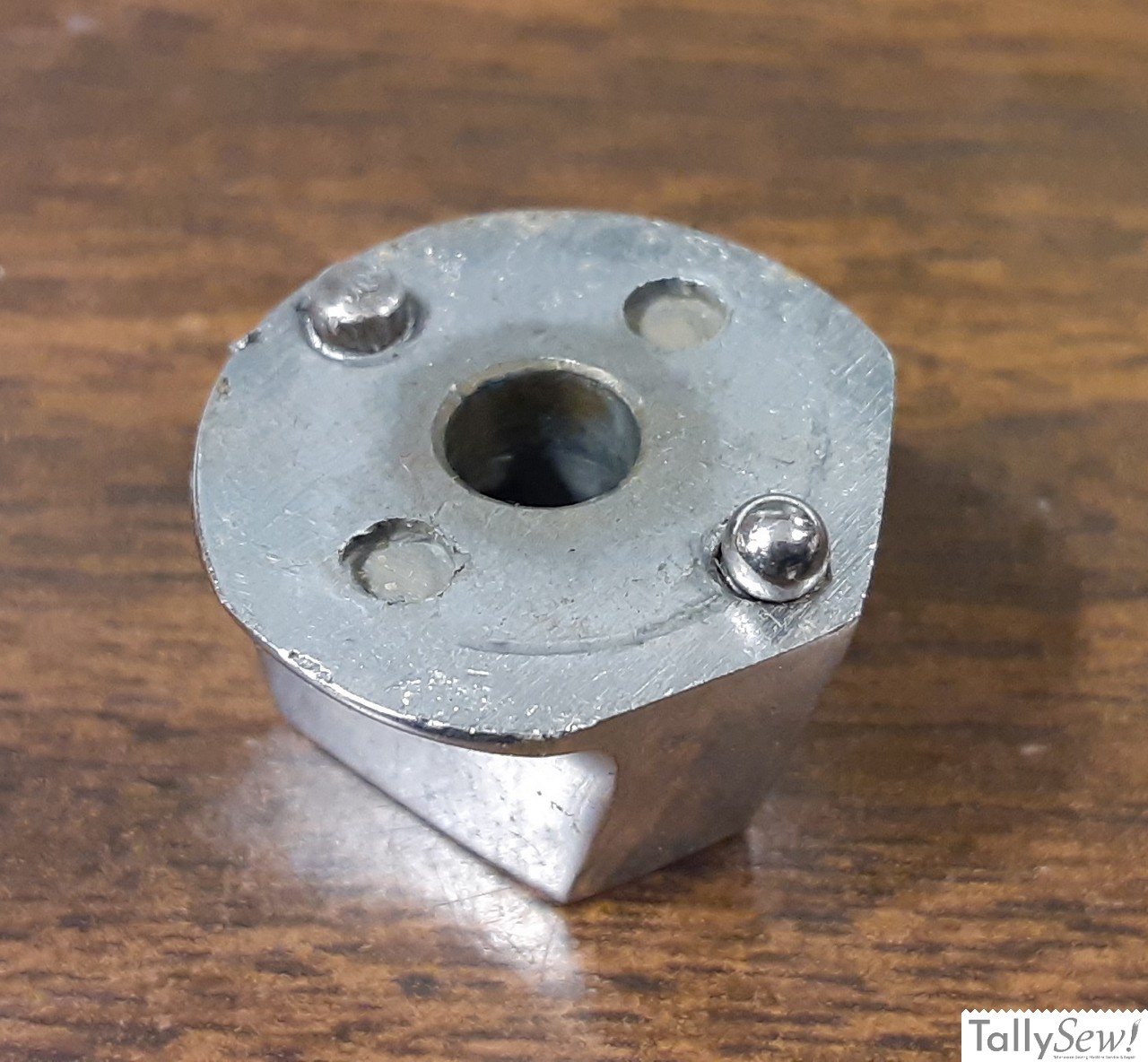 Morse 600. Underside of the dog lowing knob with the detent ball showing, the spring is hidden under the ball