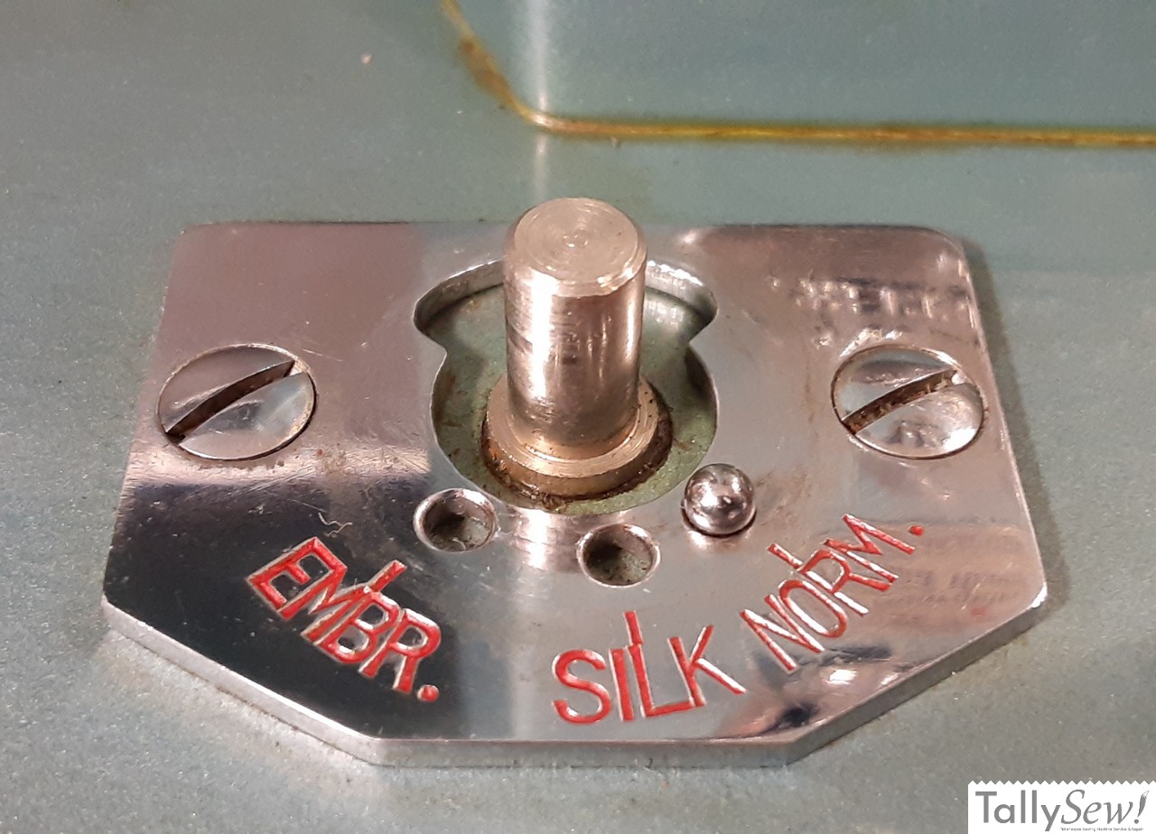 Morse 600. The shaft of the dog lowing knob, and the detent ball is in the "NORM" position