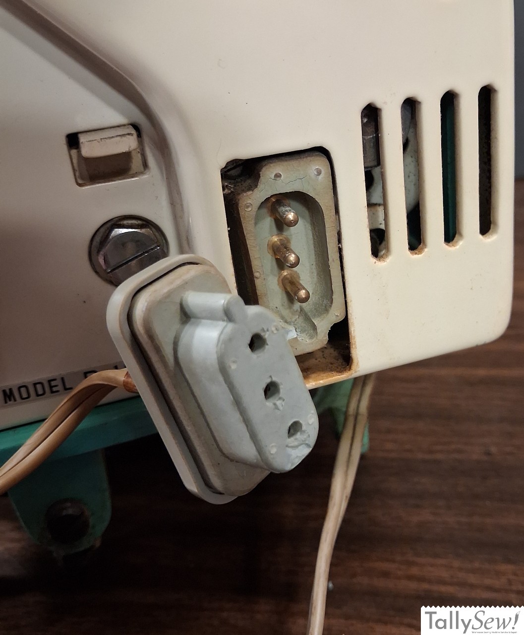 Brittle machine plug