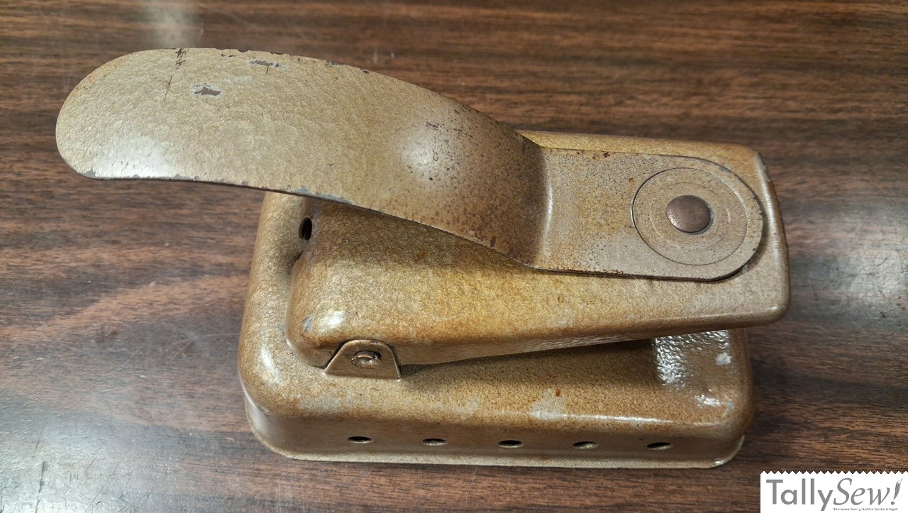 In cabinet knee bar