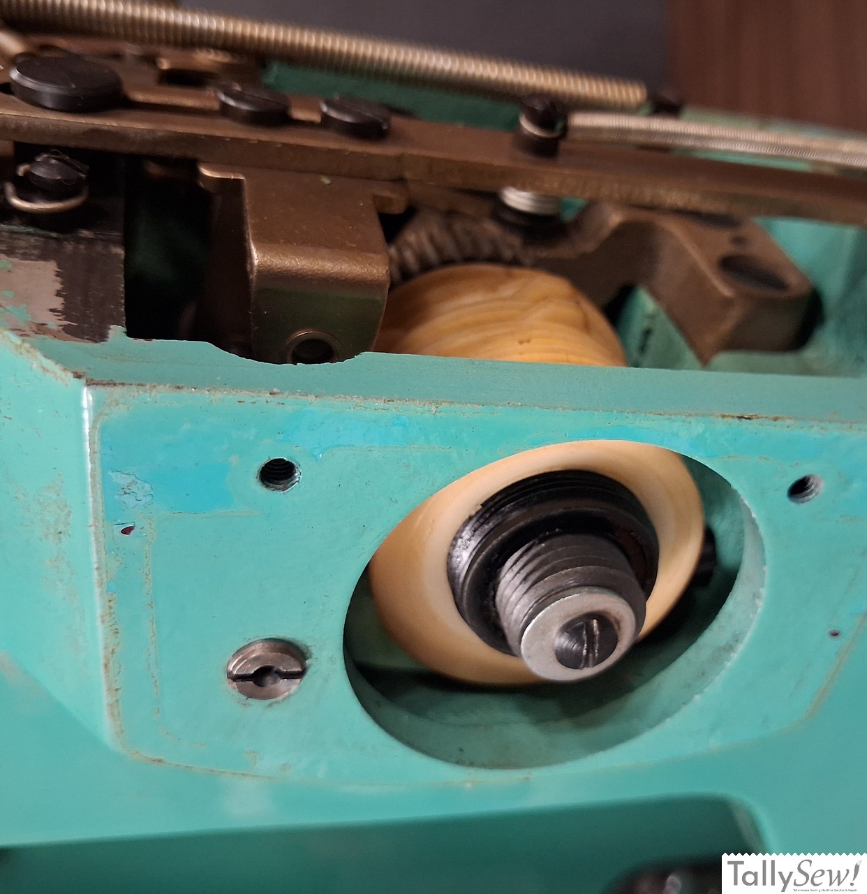 R-1000 Cam Stack Removal Knob removed