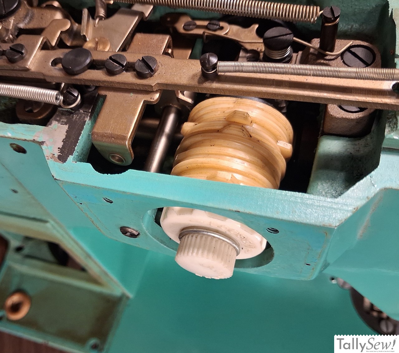 R-1000 Cam Stack Cover Removed, Removal Knob In Place